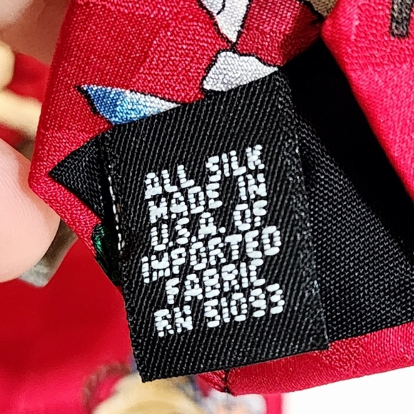 Hallmark Licensing Hollidays Traditions Santa Claus Christmas Silk Tie - Picture 6 of 7